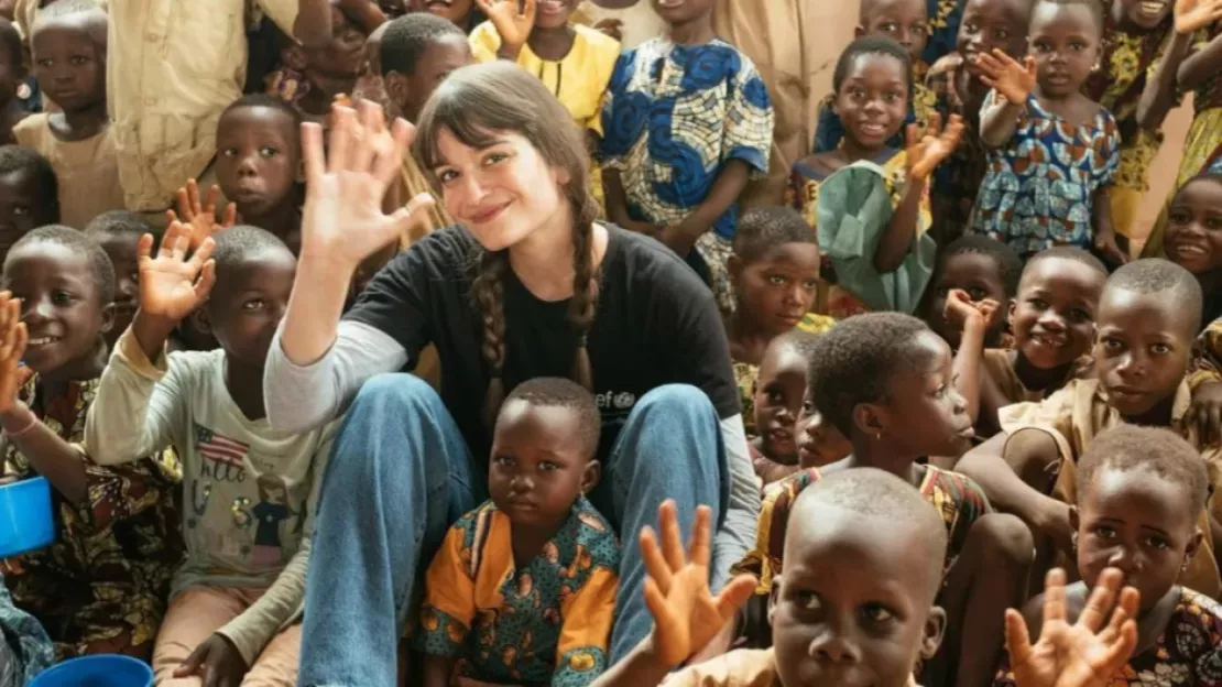 Clara Luciani s'engage pour l’UNICEF