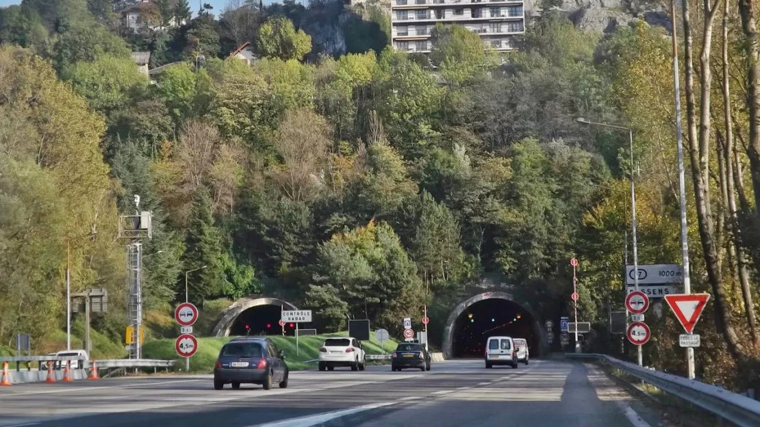 Des travaux nocturnes au tunnel des Monts près de Chambéry