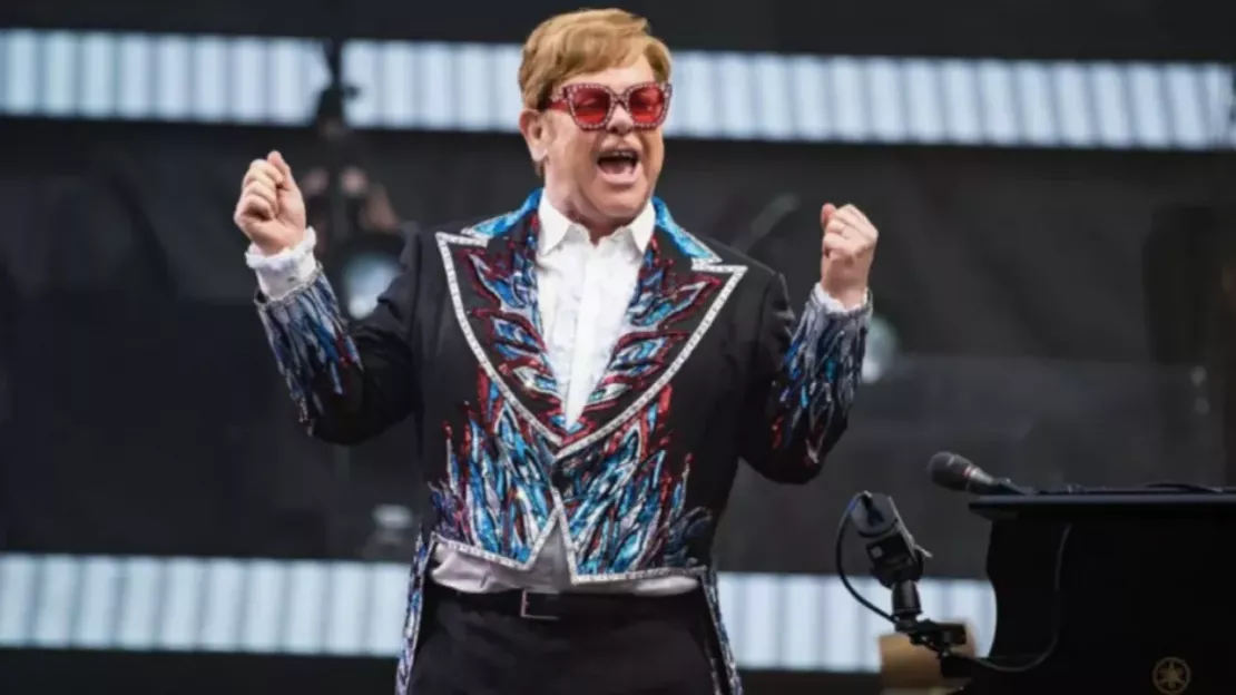 Elton John fait ses adieux à son public britannique