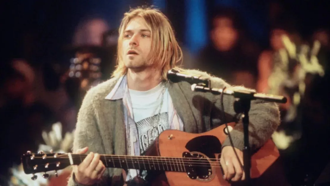 Nirvana : une guitare cassée de Kurt Cobain fait s'envoler les enchères !