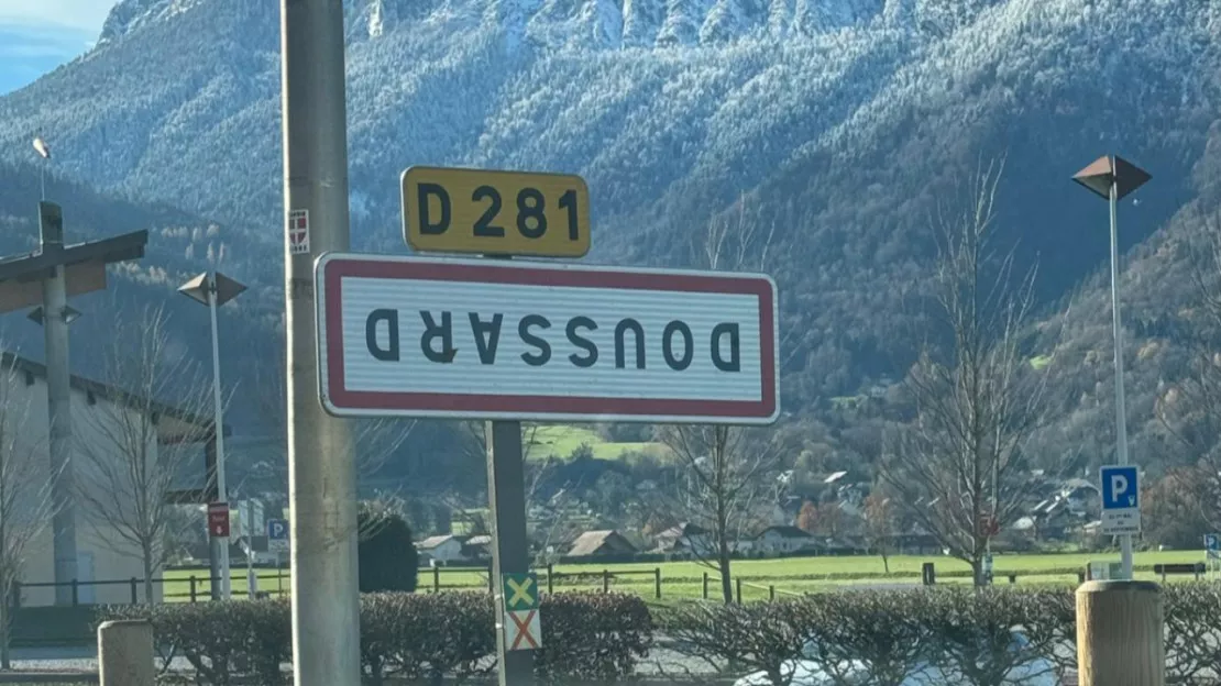 Pays de Savoie/Ain : des panneaux retournés en entrée de ville