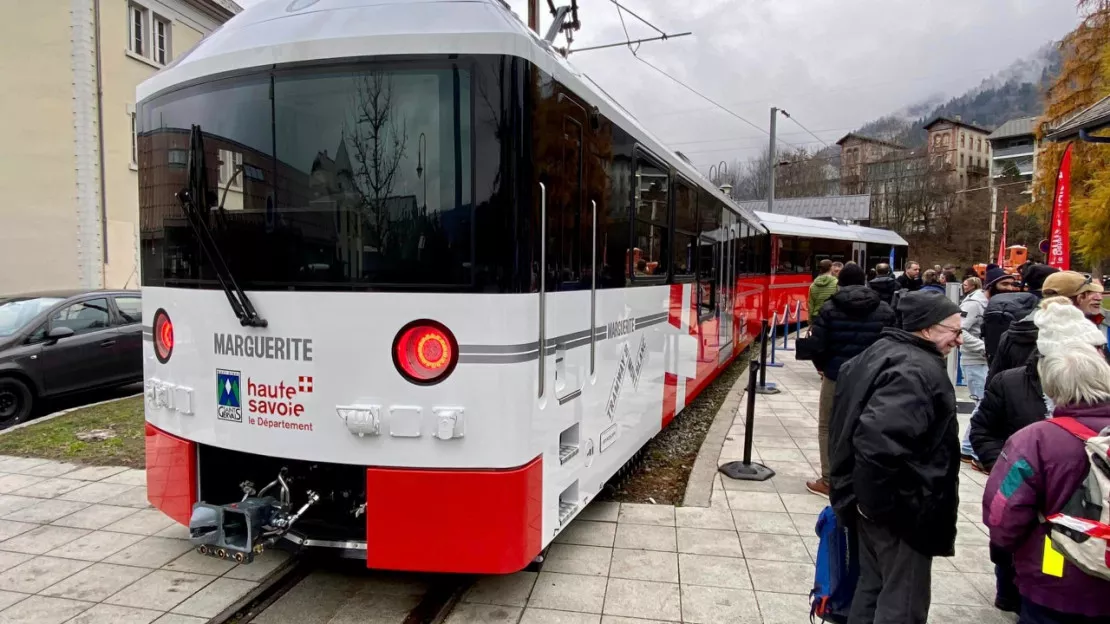 Saint-Gervais: Les 4 nouvelles motrices du Tramway du Mont-blanc en service