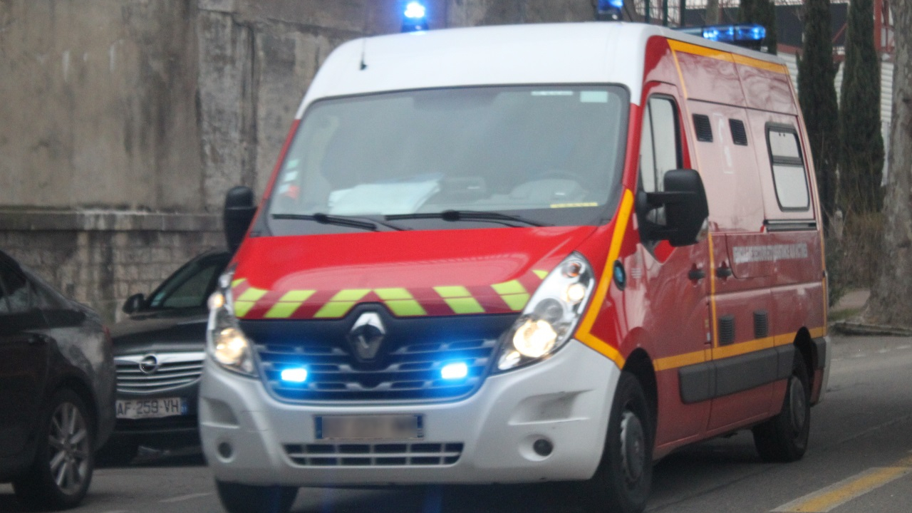 Aix-les-Bains : un enfant de 2 ans fait une lourde chute par la fenêtre, il avait échappé à la vigilance de sa maman