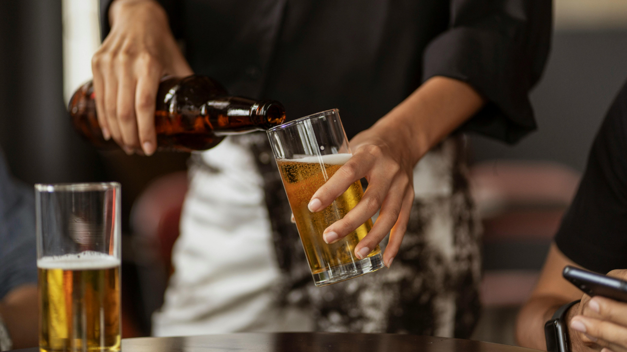 Annecy : Il refuse de recevoir des pièces sur son billet, il frappe un serveur Annecy : Il refuse de recevoir des pièces sur son billet, il frappe un serveur