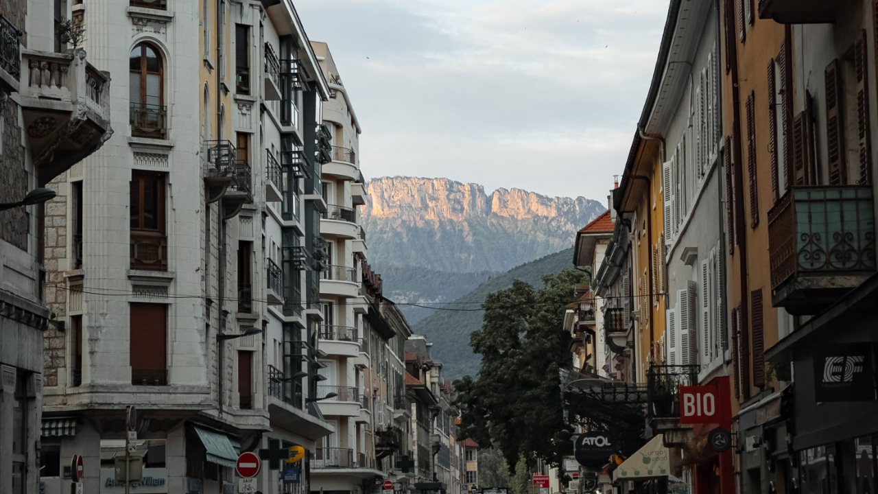 Annecy : la droite et l'extrême droite rejettent la pérennisation de l'encadrement des loyers Annecy : la droite et l'extrême droite rejettent la pérennisation de l'encadrement des loyers