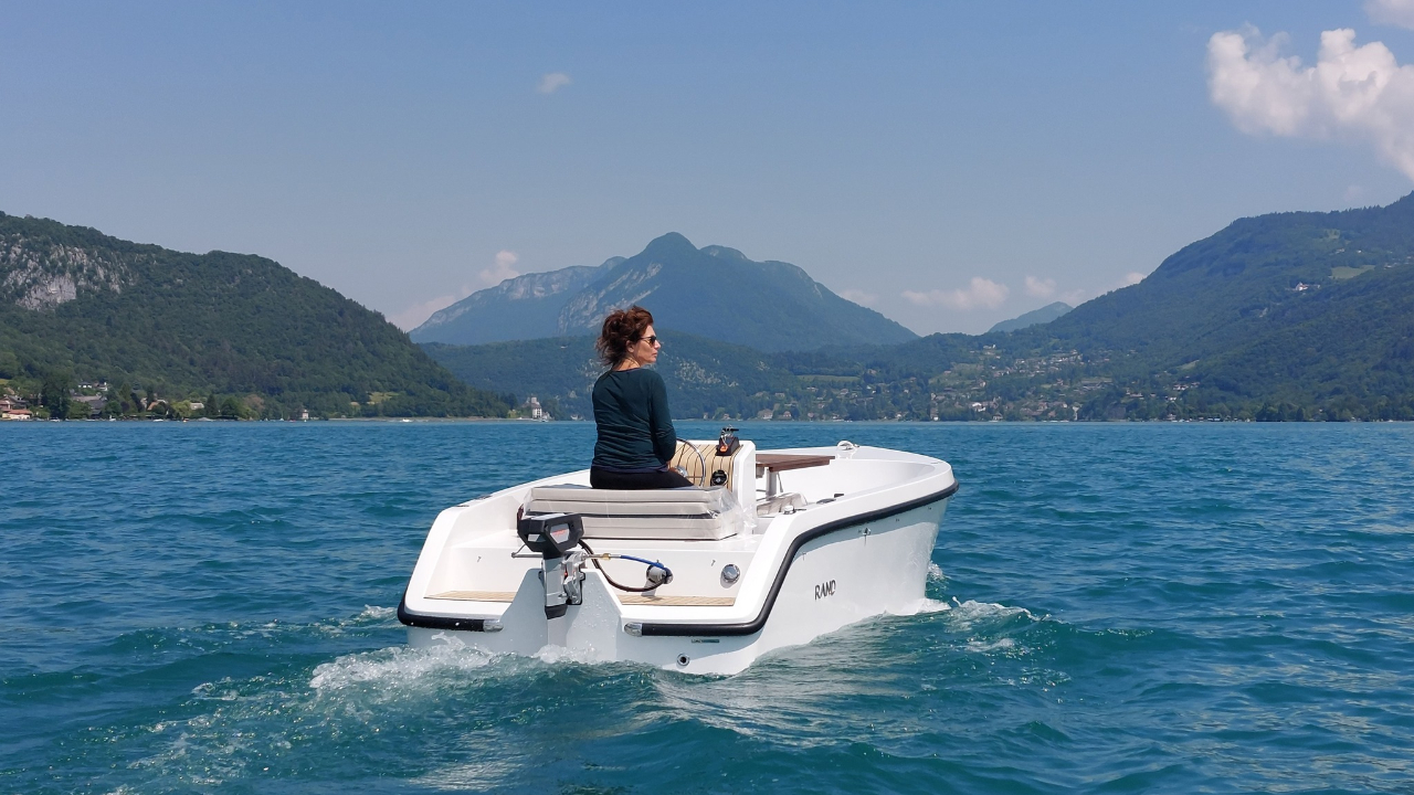 Annecy : la puce du canard fait son retour dans le lac, des consignes données aux baigneurs