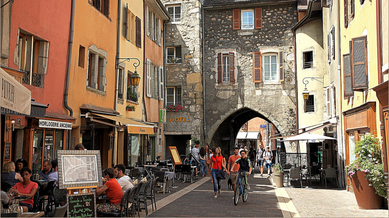 Annecy prend des mesures pour les meublés de tourisme