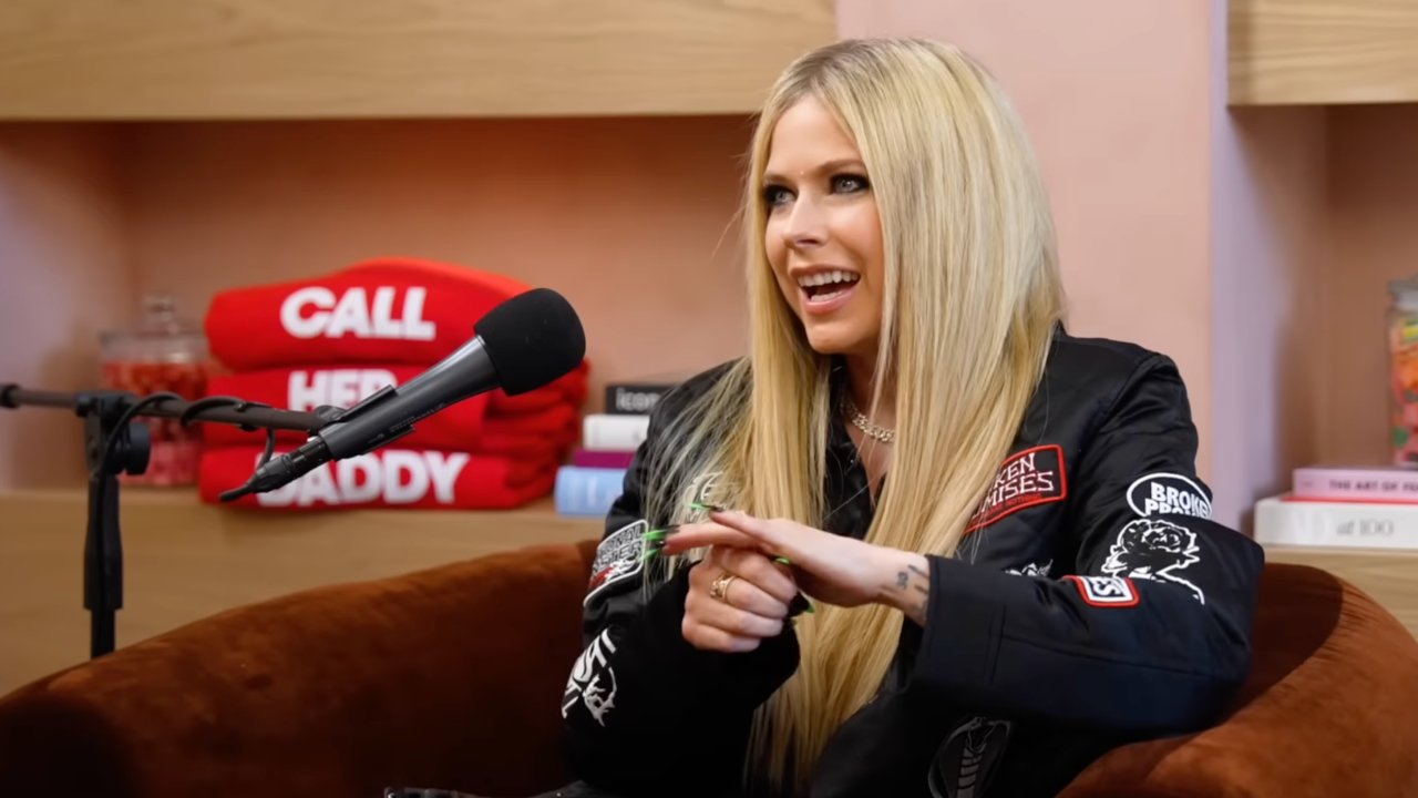 Avril Lavigne réagit à la théorie du complot autour de sa mort Avril Lavigne réagit à la théorie du complot autour de sa mort