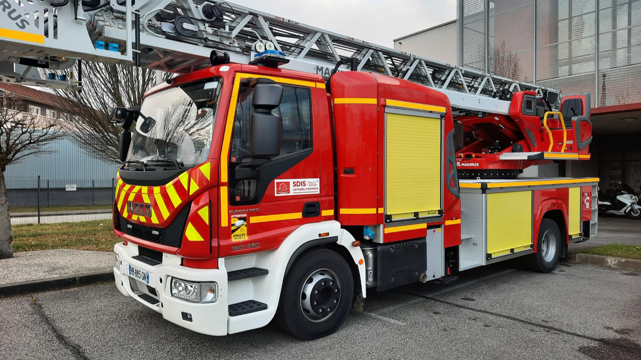 Cernex : Un bâtiment agricole prend feu, 48 pompiers sur place