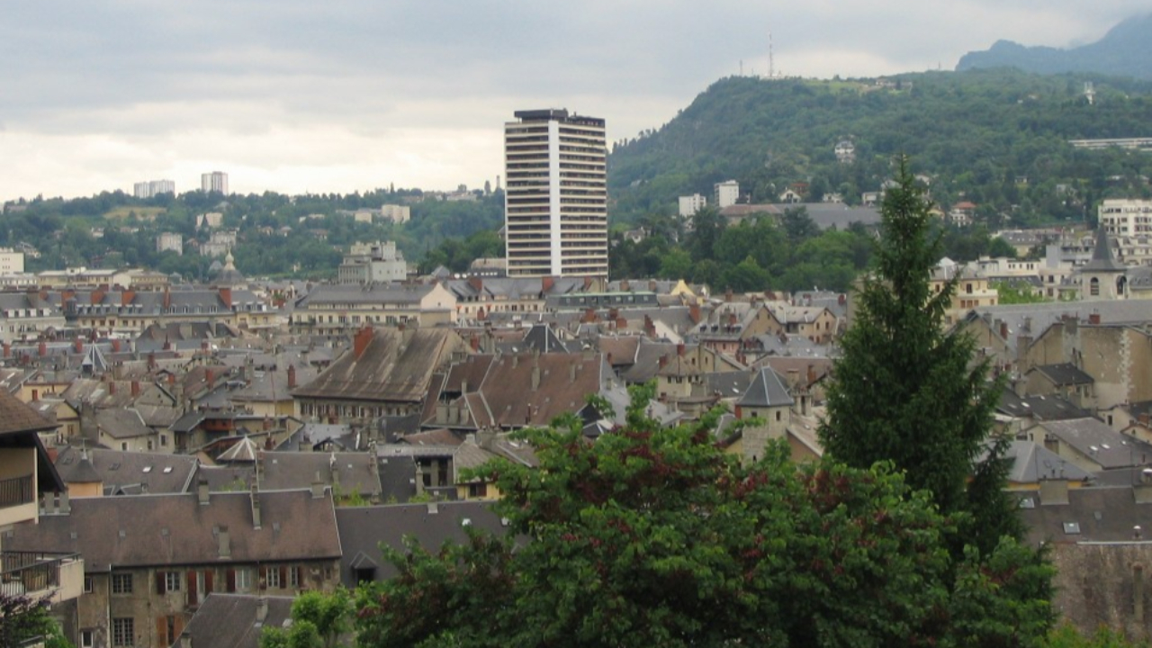 Chambéry : elle se jette du 16e étage de la tour du Centenaire