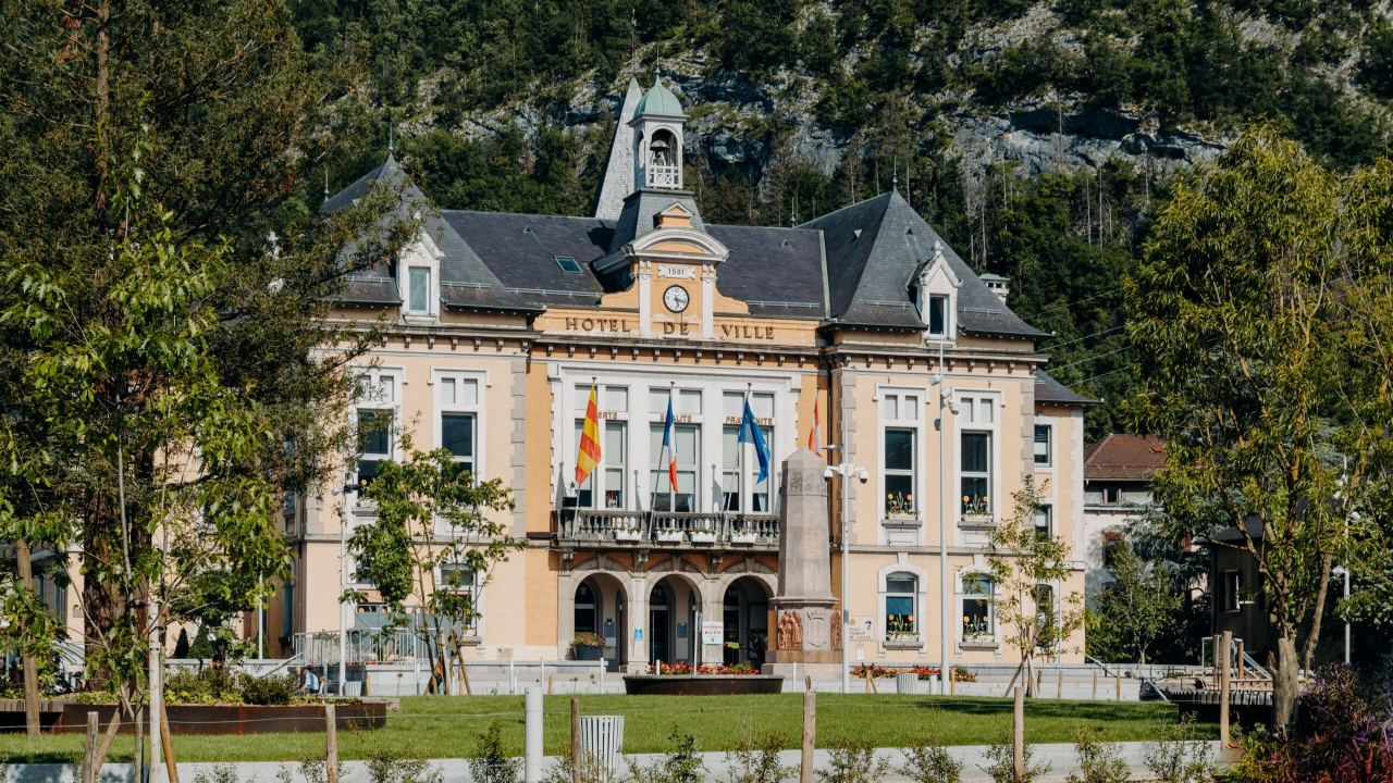 Cluses et Scionzier reconduisent le couvre-feu pour les mineurs Cluses et Scionzier reconduisent le couvre-feu pour les mineurs