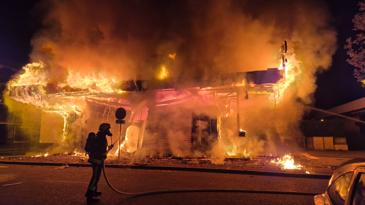 Cluses : Un tabac presse prend feu, trois personnes au ch&ocirc;mage technique