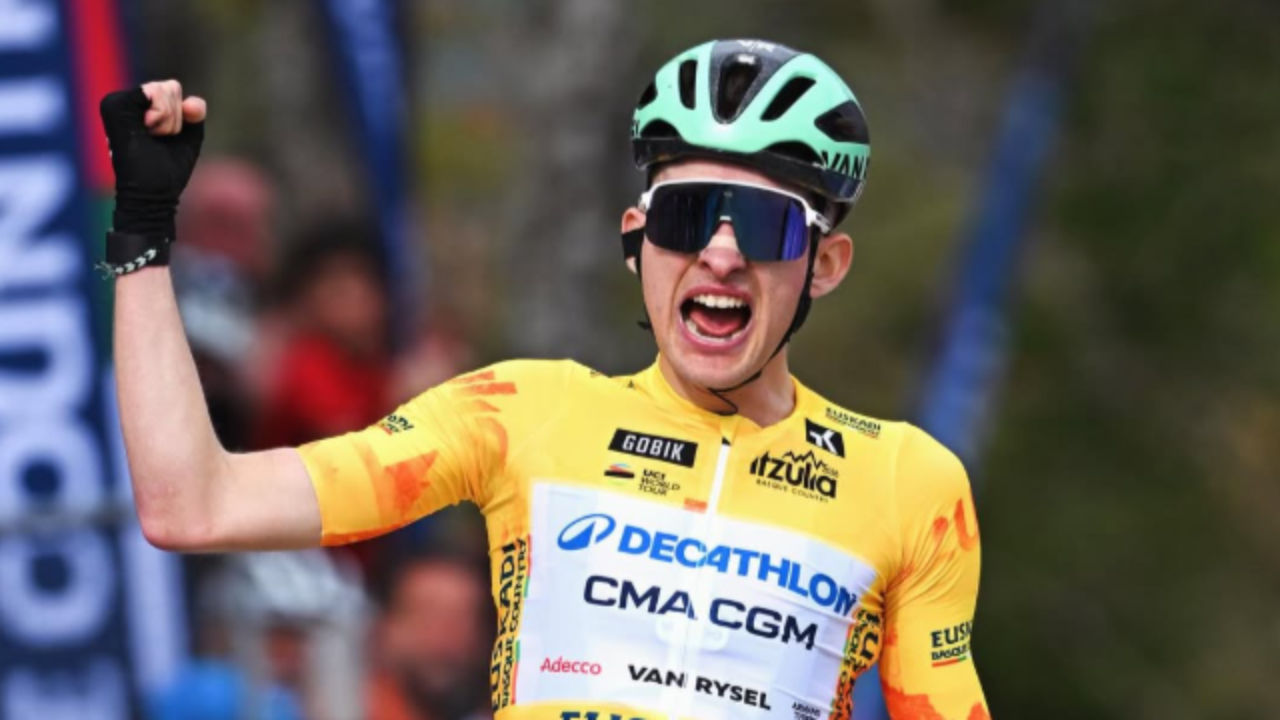 Cyclisme : Paul Seixas, vainqueur du Tour de Lombardie Cyclisme : Paul Seixas, vainqueur du Tour de Lombardie