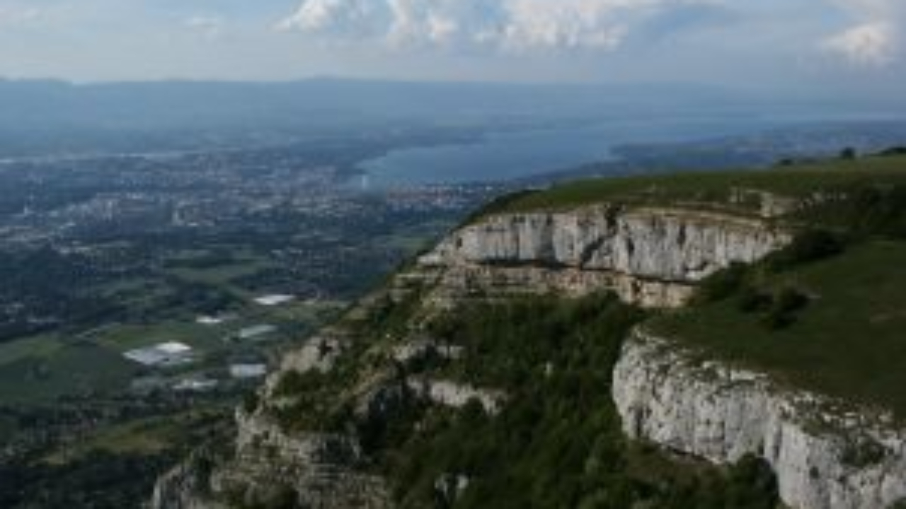 Décès en Haute-Savoie : Deux octogénaires chutent en voiture de 150 mètres Décès en Haute-Savoie : Deux octogénaires chutent en voiture de 150 mètres