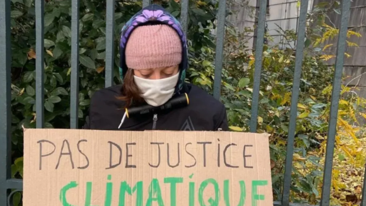 "Démocratie verrouillée” : pourquoi des militants écologistes se sont-ils enchaînés aux grilles des préfectures d'Annecy et Chambéry ?