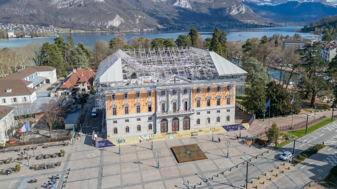 Du plomb à l'Hôtel de Ville d'Annecy : "La sécurité avant tout"