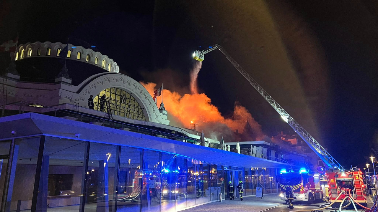 Evian : le casino ravagé par les flamms Evian : le casino ravagé par les flamms