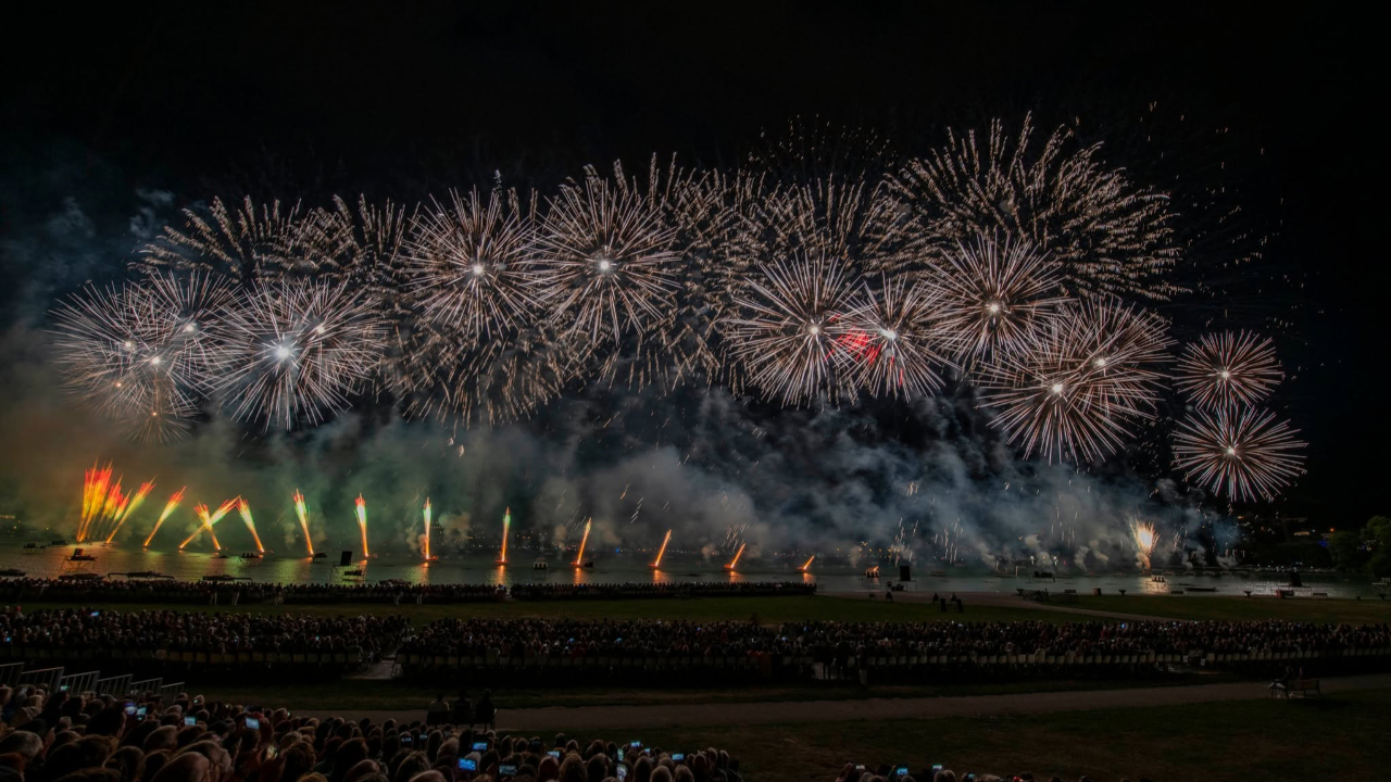 Fête du lac d’Annecy : un voyage universel entre musique et lumière pour un public conquis Fête du lac d’Annecy : un voyage universel entre musique et lumière pour un public conquis