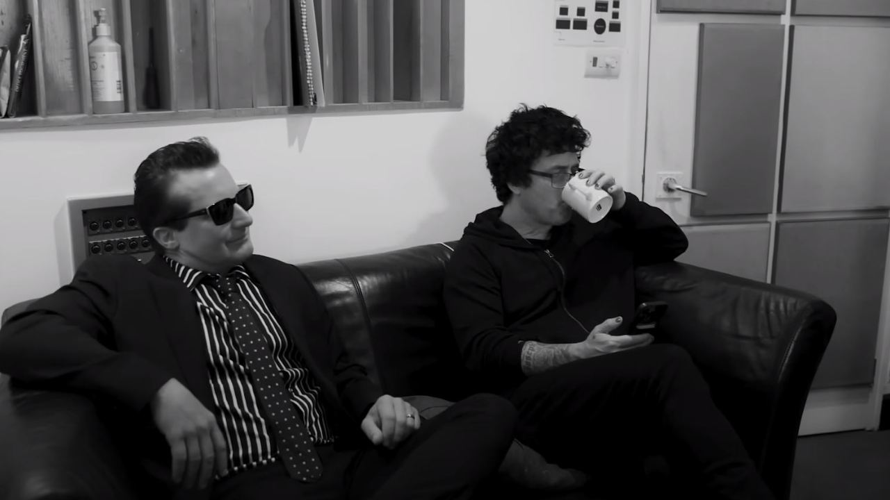 Green Day dévoile le making-of de leur dernier clip, "Dilemma" Green Day dévoile le making-of de leur dernier clip, "Dilemma"