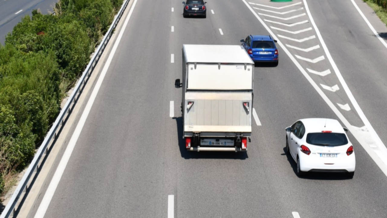 Gros accident en Haute-Savoie : un poids-lourd se couche sur l'A40