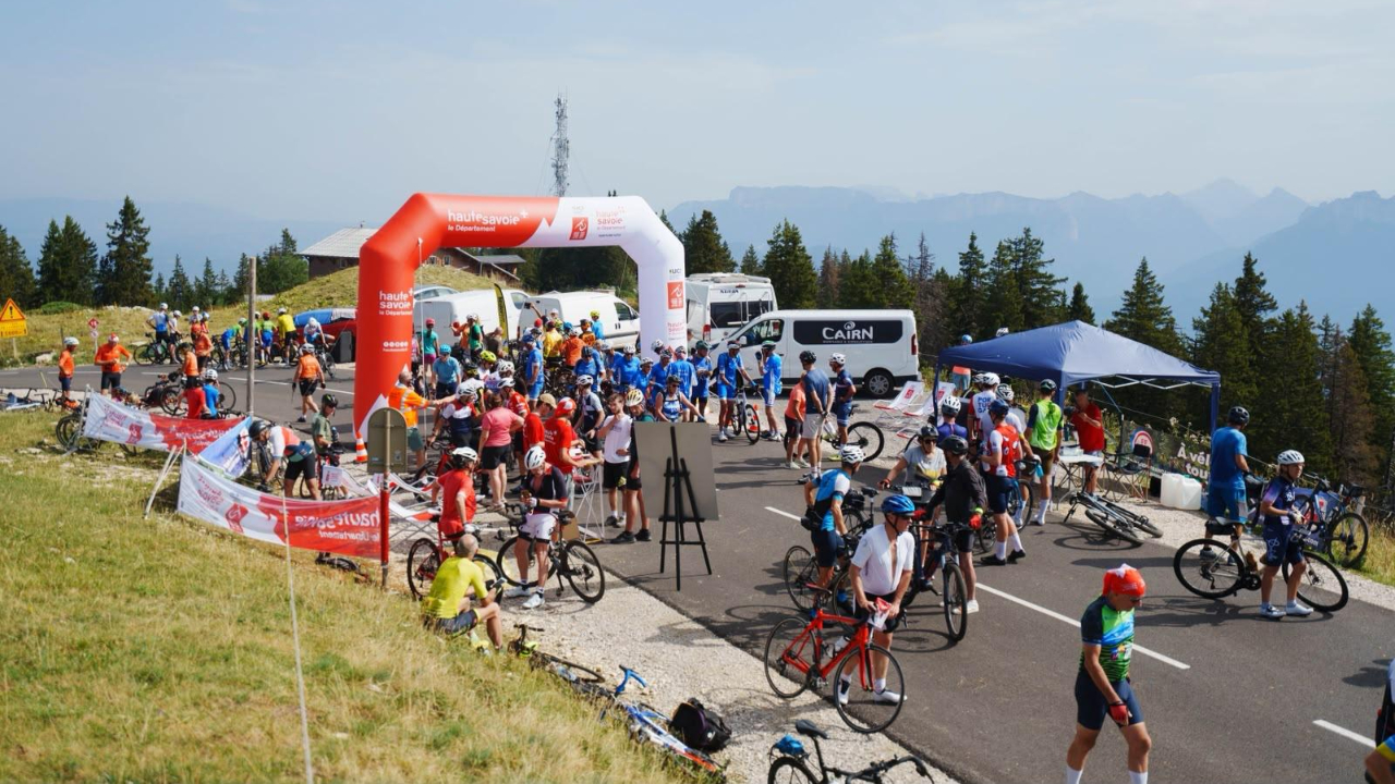 Haute-Savoie au Sommet : Plus de 4400 cyclistes y ont pris part Haute-Savoie au Sommet : Plus de 4400 cyclistes y ont pris part