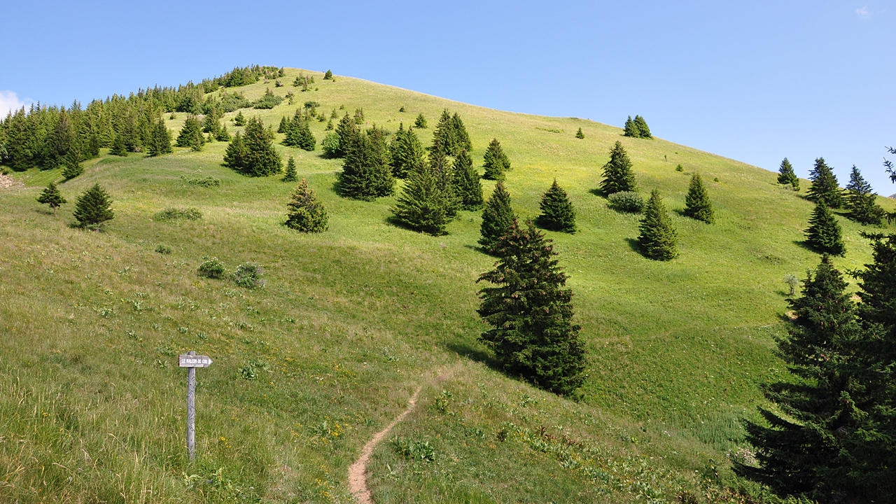 Haute-Savoie : un jeune homme chute de plus de 100 mètres à la Pointe de Sur Cou et décède