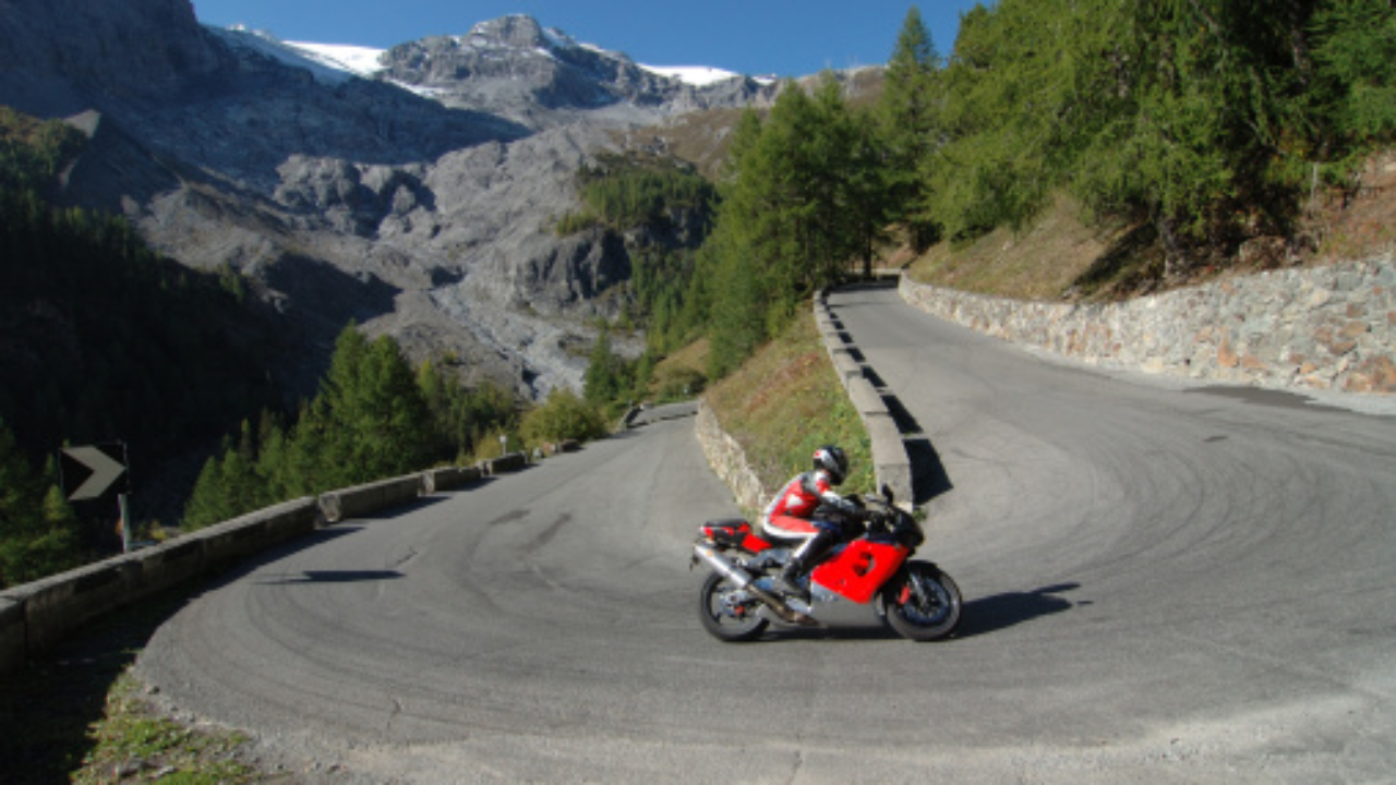 Haute-Savoie : Un motard meurt dans un accident