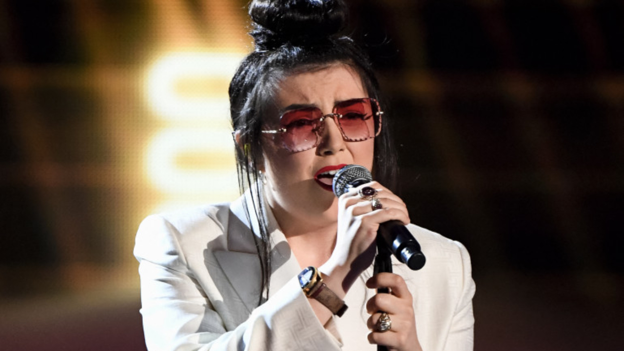 Hoshi menacée de mort, elle craque !