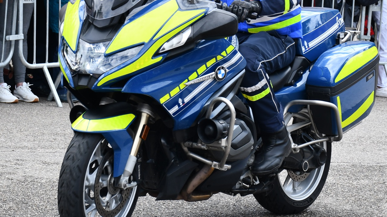 Il bombardait à 150km/h pour rejoindre Annecy : un jeune chauffard explique aux gendarmes s'être "fait plaisir"