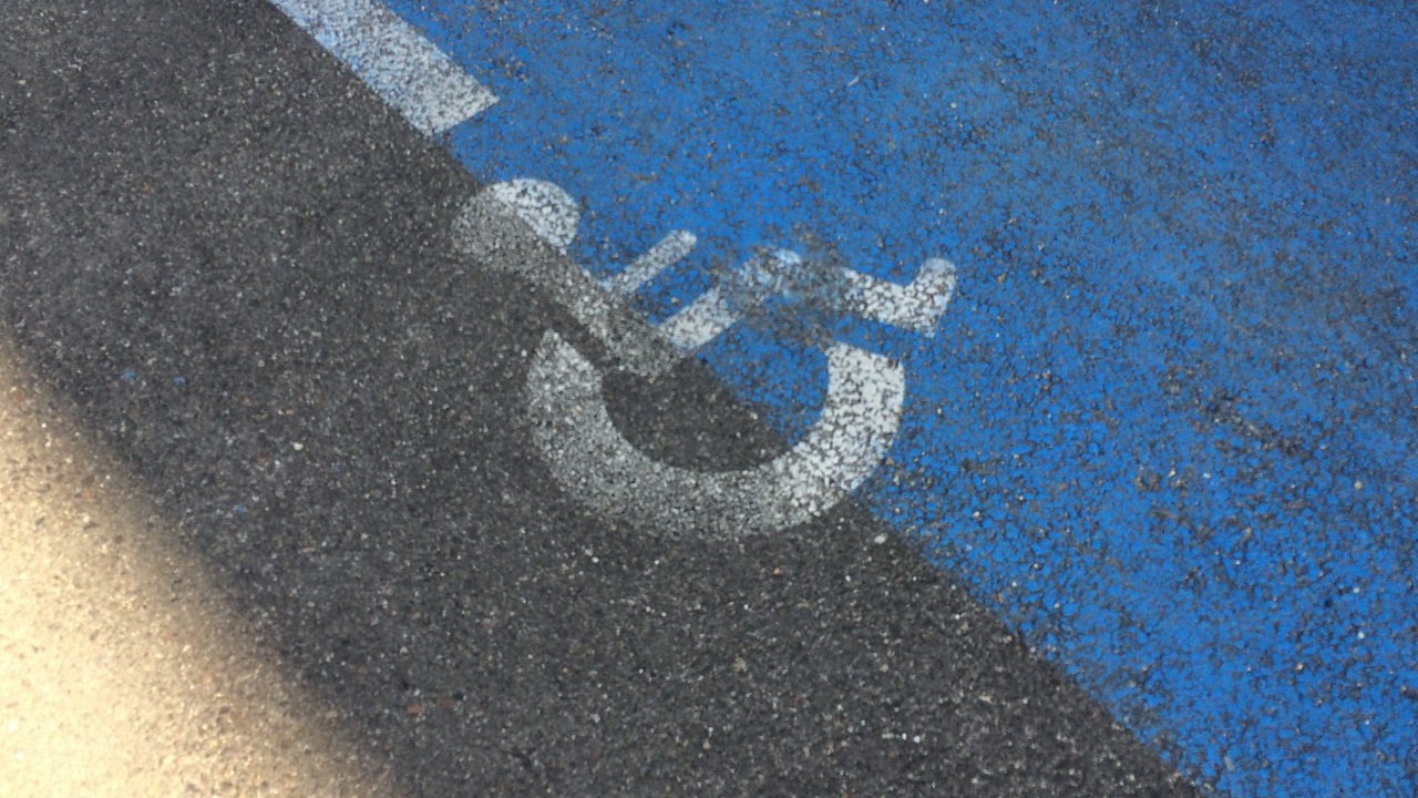 Il crevait les pneus des voitures garées sur les places handicapées : le justicier de Chambéry interpellé