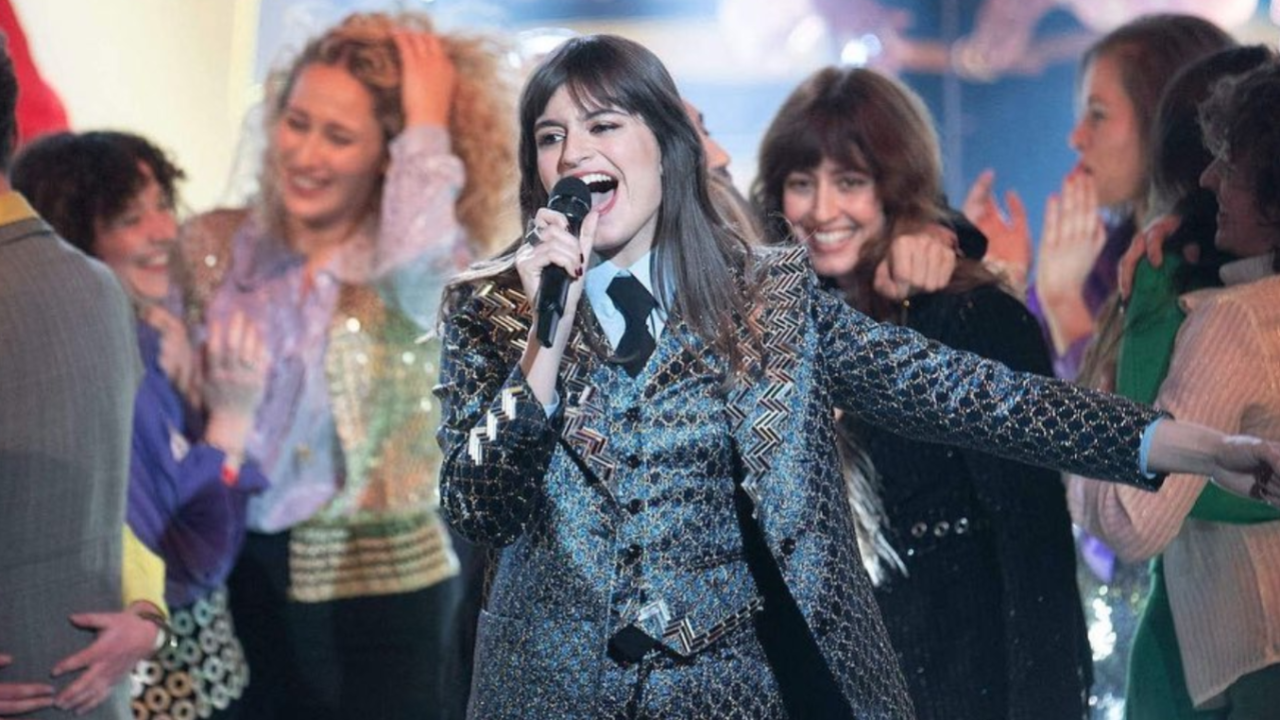 "J'écoute mon album en boucle" Clara Luciani se joue de ses fans sur les réseaux "J'écoute mon album en boucle" Clara Luciani se joue de ses fans sur les réseaux