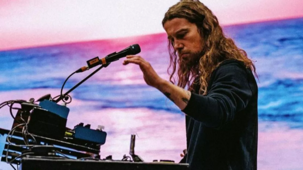 Julien Doré sur le décès de sa grand-mère : "Il y a des voyages plus jolis que d'autres"