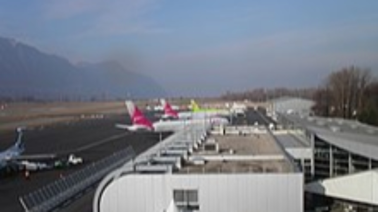 L’aéroport de Chambéry évacué ce week end. L’aéroport de Chambéry évacué ce week end.
