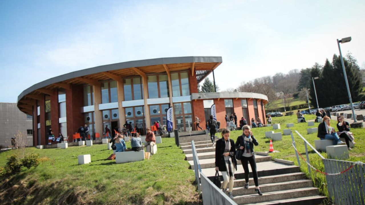 L’université Savoie Mont blanc porte plainte