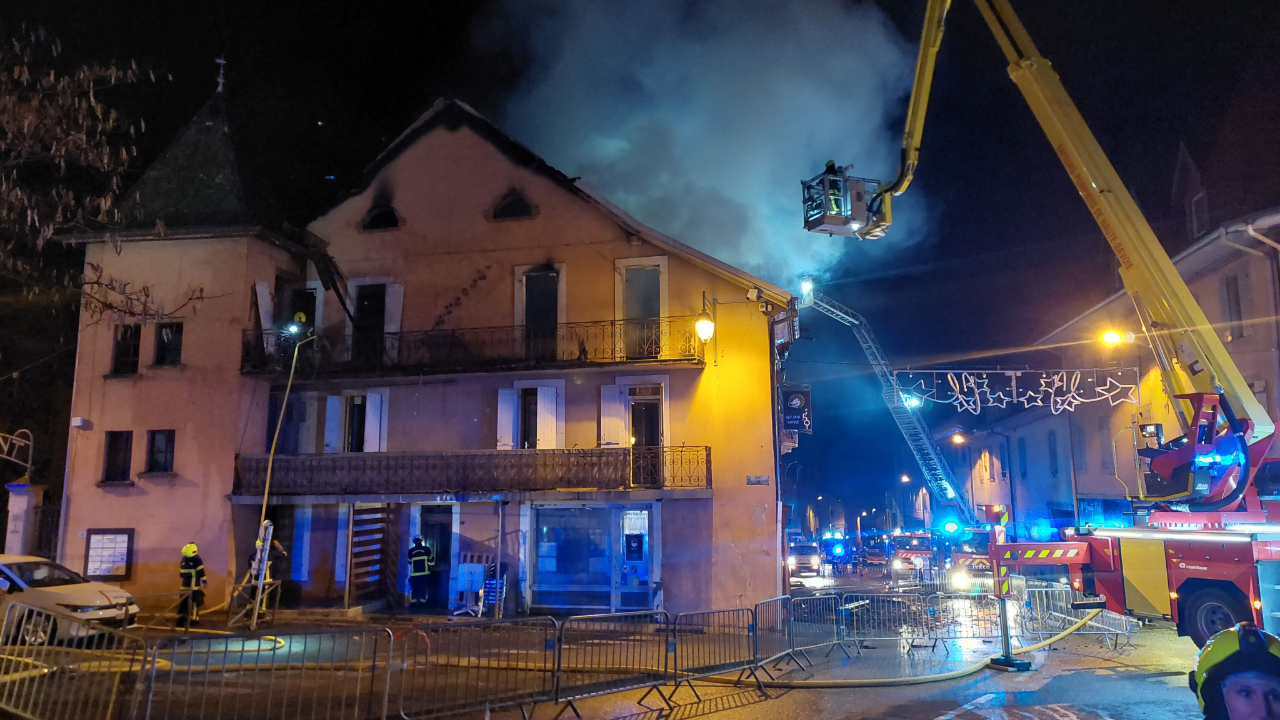 La Roche-sur-Foron : un incendie en centre-ville impacte des commerces et des habitations