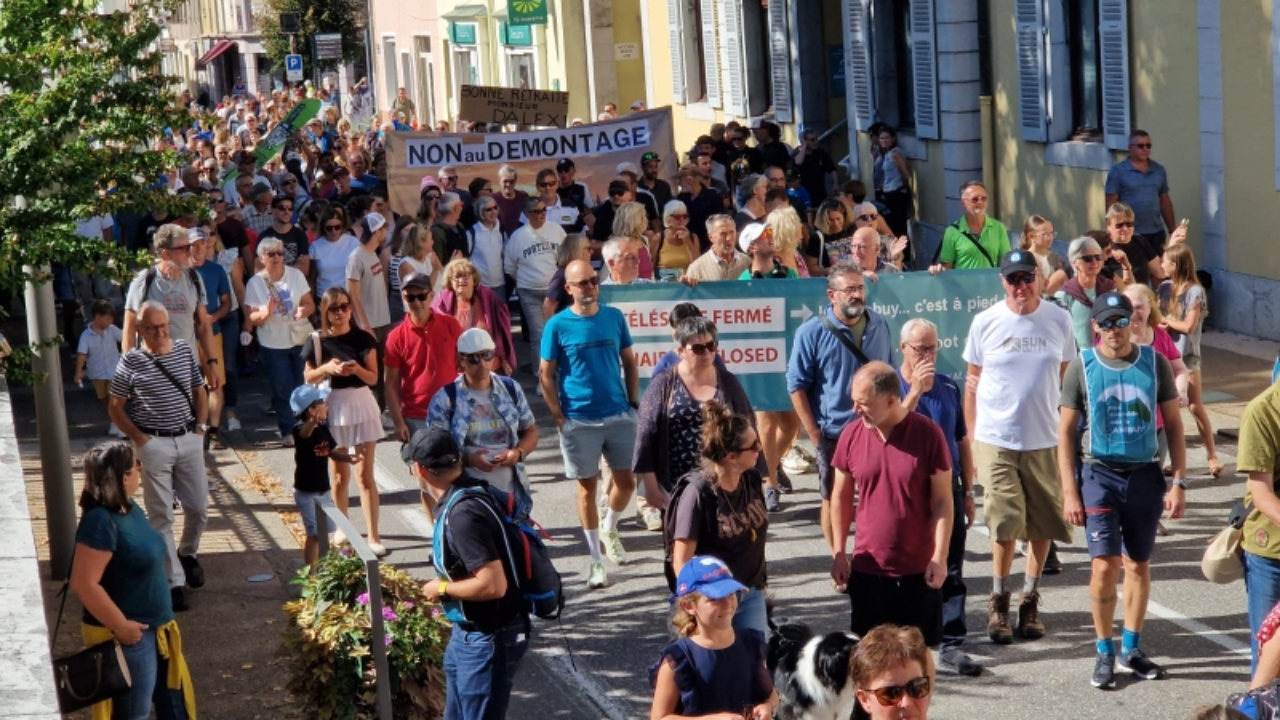 La Sambuy : des centaines de manifestants pour s'opposer au démantèlement du télésiège
