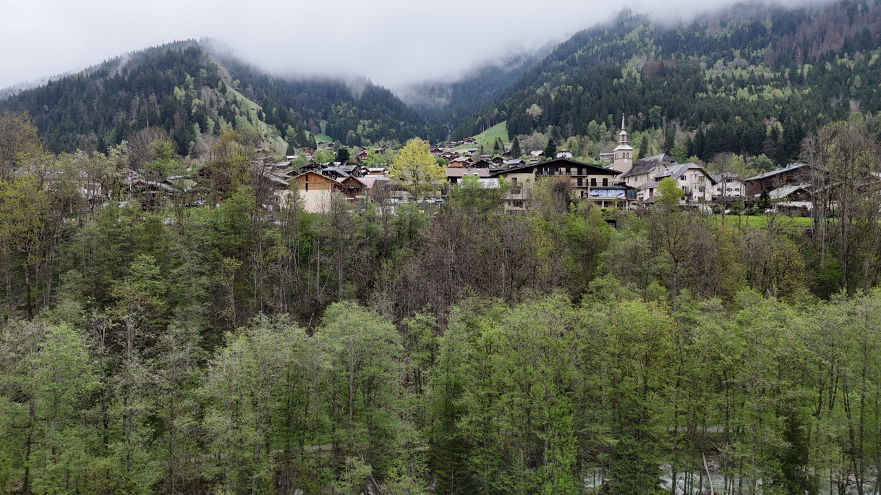 Les Contamines Montjoie : des distributions d'eau ce mardi Les Contamines Montjoie : des distributions d'eau ce mardi
