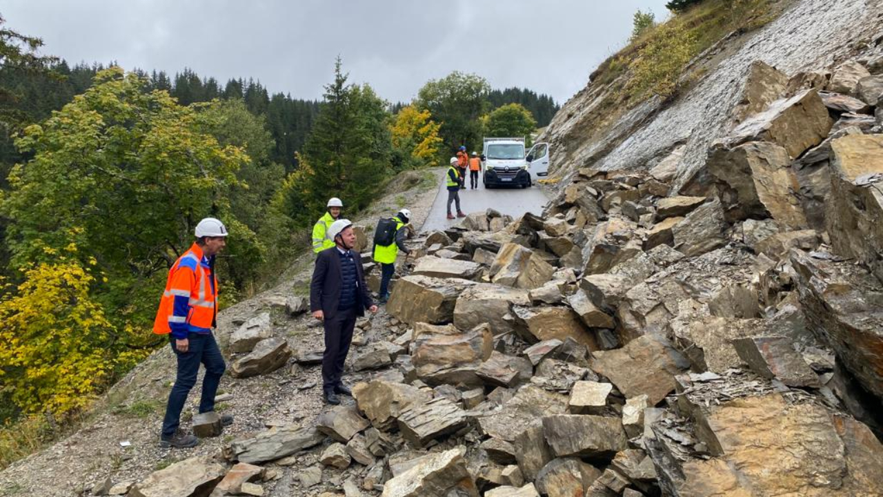 Les travaux sur la route à Fillière perturbés par des aléas