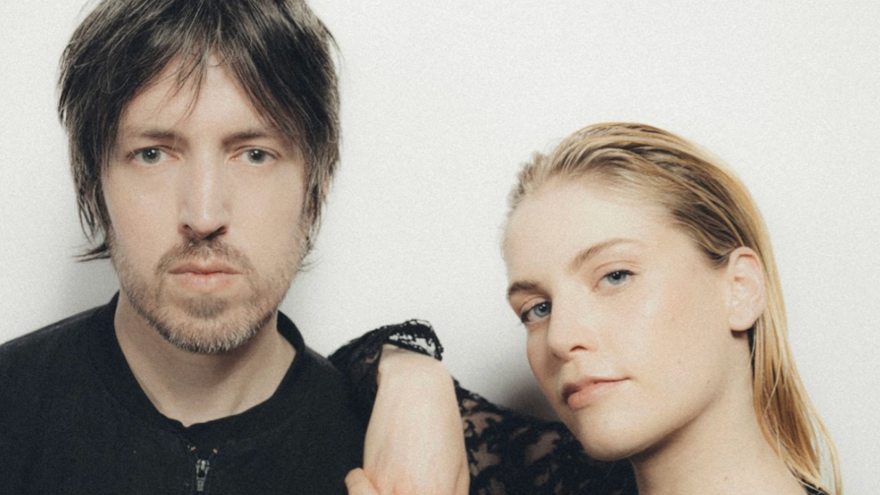 London Grammar : Hannah Reid sensuelle avec SebastiAn dans "Dancing By Night"