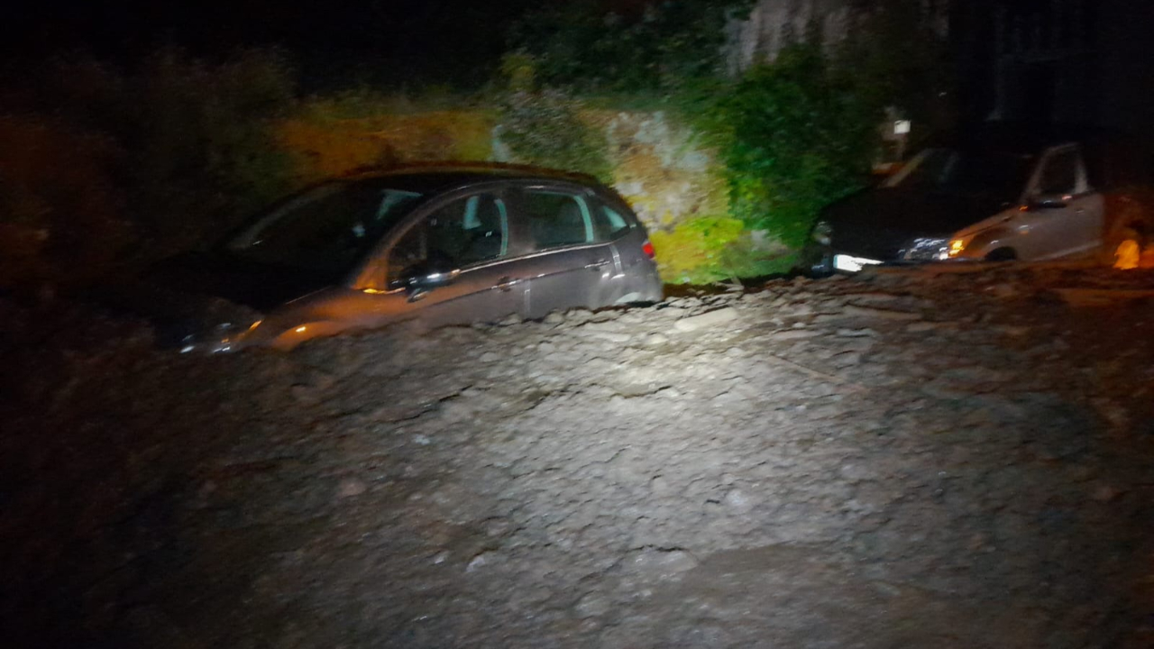 Magland : Une grosse coul&eacute;e de boue bloque un hameau, deux personnes pi&eacute;g&eacute;es