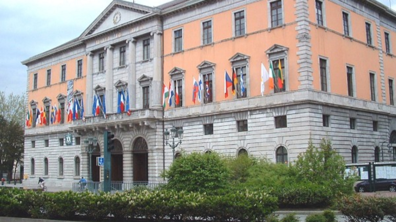 Oui Annecy veut afficher le drapeau palestinien sur l'hôtel de ville, la mairie refuse