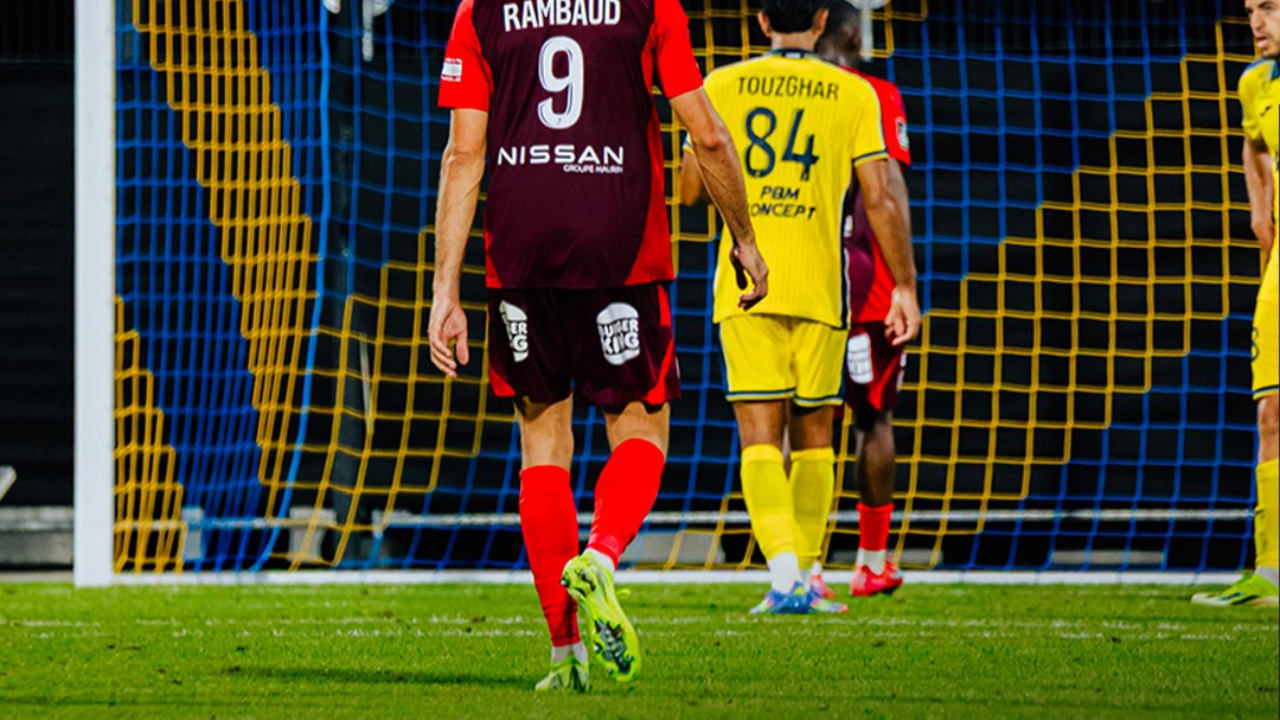 Pau-Annecy : les Reds battus, une première soirée à oublier (2-0)
