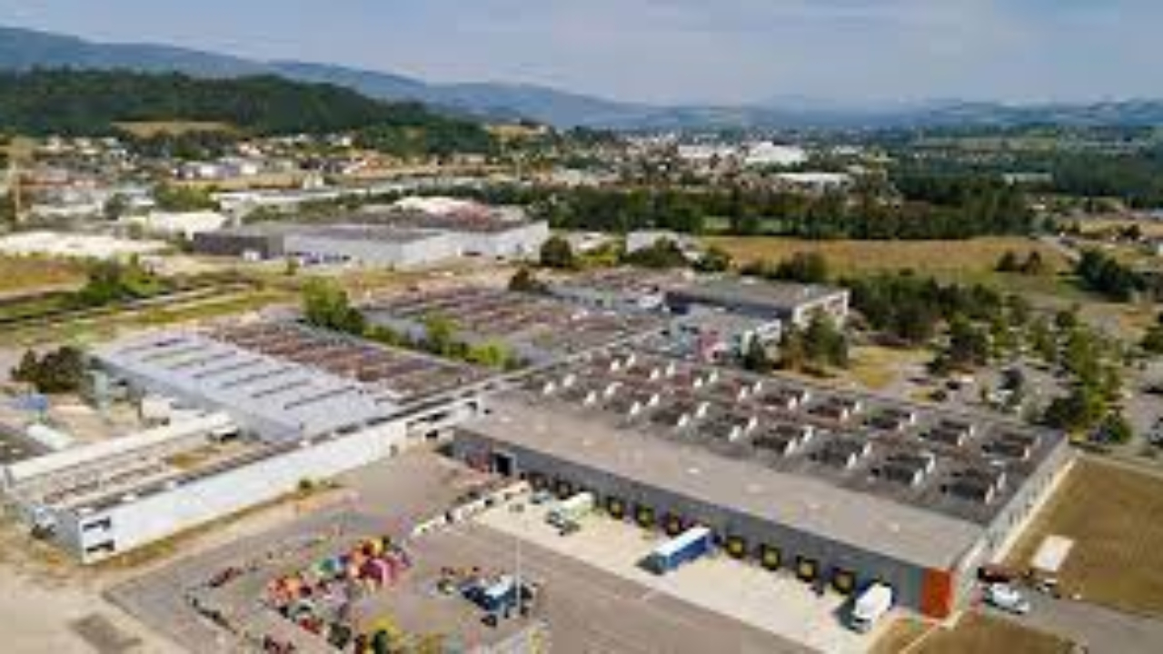 Pollution aux Pfas: les élus de Rumilly mobilisés contre un risque de fermeture de Tefal Pollution aux Pfas: les élus de Rumilly mobilisés contre un risque de fermeture de Tefal