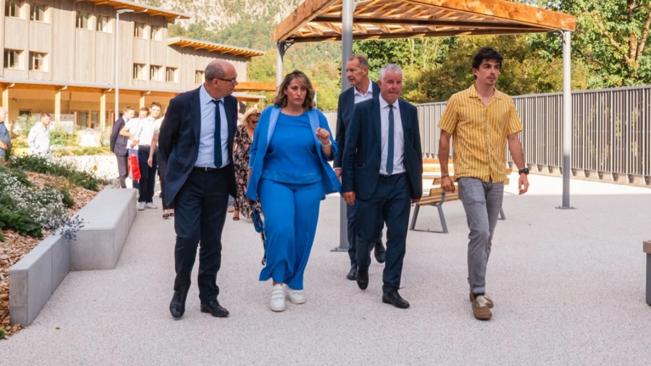 Saint-Jeoire-en-Faucigny : Le nouveau collège pour la rentrée se dévoile Saint-Jeoire-en-Faucigny : Le nouveau collège pour la rentrée se dévoile