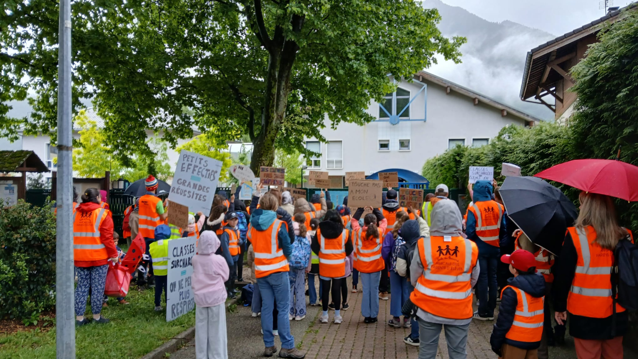 Sallanches : la fermeture d’une classe provoque la colère des parents d’élèves Sallanches : la fermeture d’une classe provoque la colère des parents d’élèves