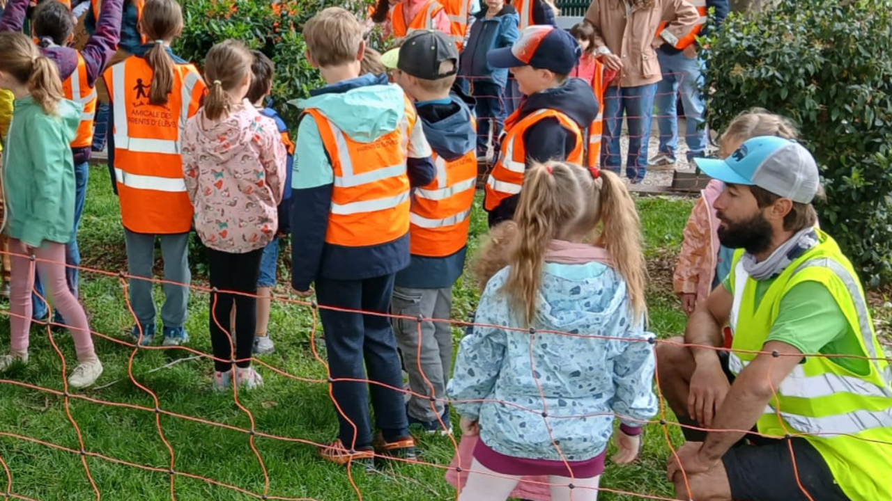 Sallanches : la mobilisation se poursuit devant l'&eacute;cole du Boccard