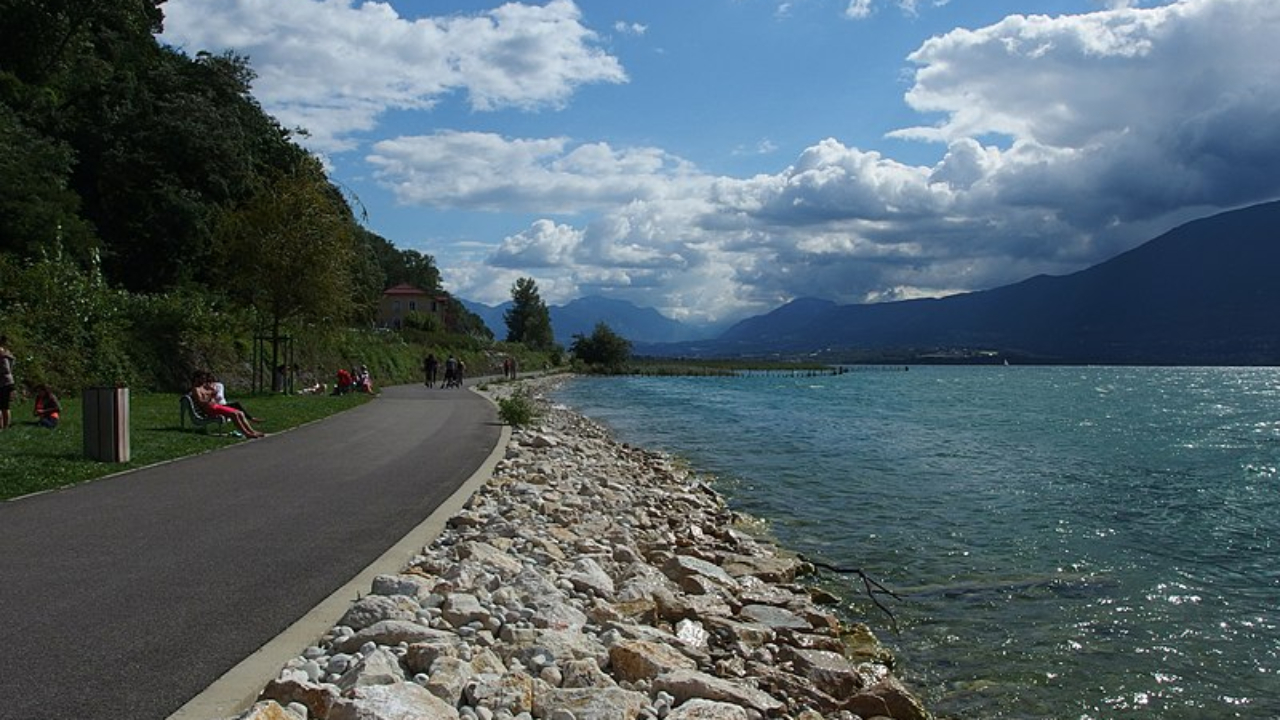 Savoie: des communes se mobilisent face au risque de pollution du lac de Bourget Savoie: des communes se mobilisent face au risque de pollution du lac de Bourget