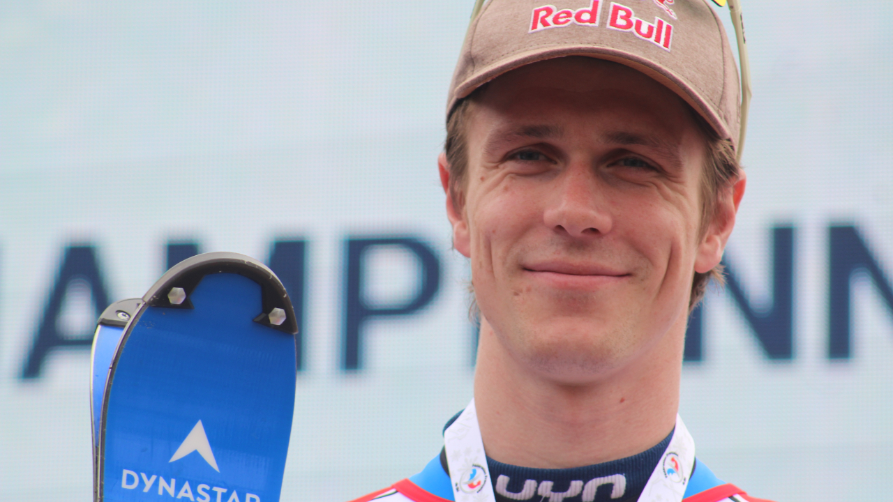 Ski alpin : &agrave; un mois des JO, les Bleus r&eacute;galent en slalom