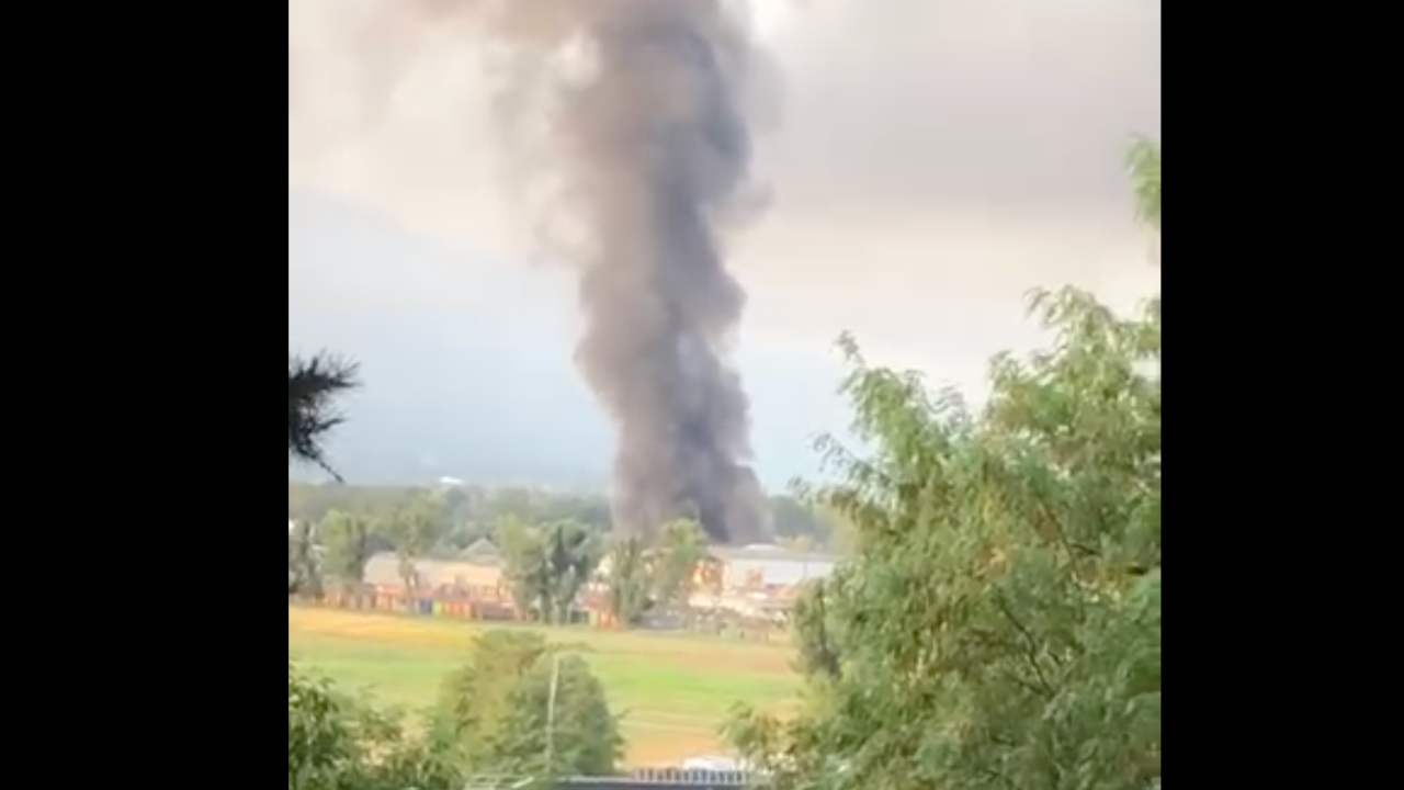 Un incendie se déclare dans une déchetterie, un blessé et une épaisse fumée noire en Savoie