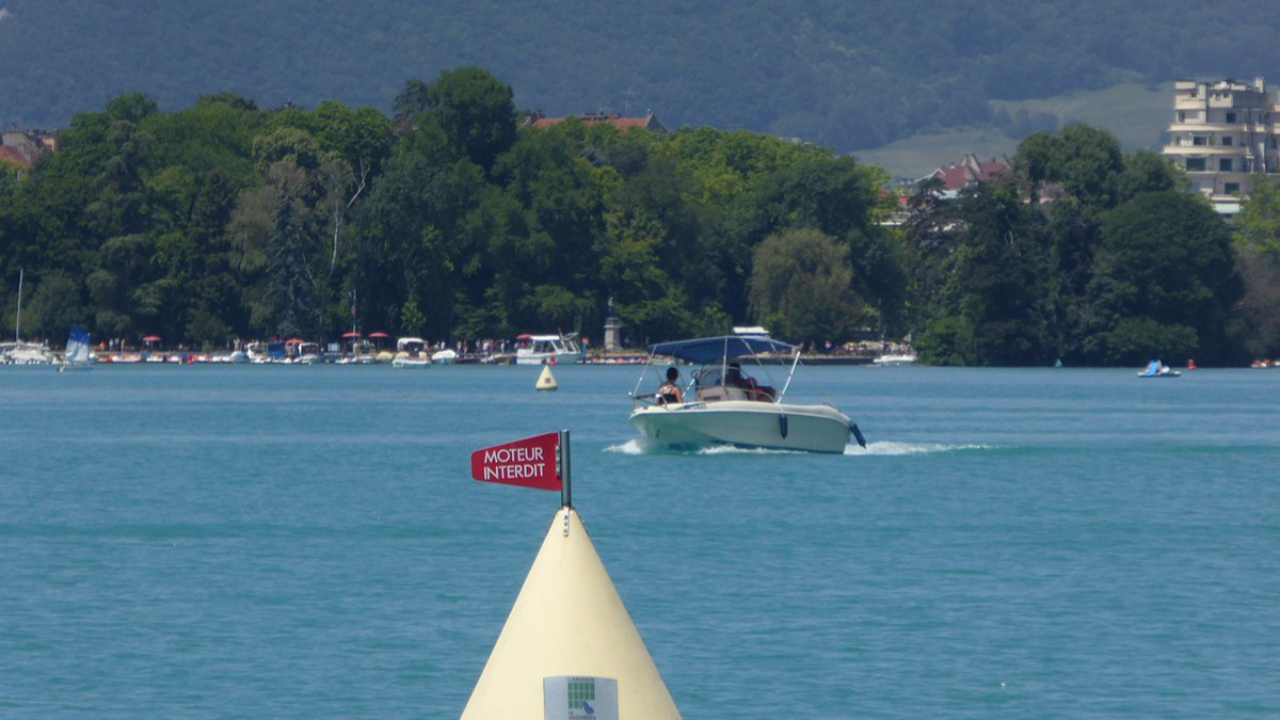 Un sexagénaire réanimé après avoir failli se noyer dans le lac d’Annecy